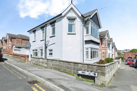 3 bed property, in Abbott Road, £385,000