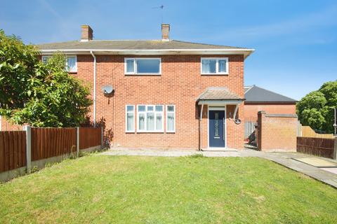 4 bed property, in Oakley Drive, £469,000