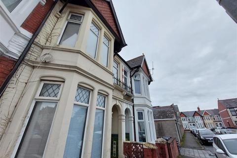 4 bed property, in Heathfield Place, £370,000