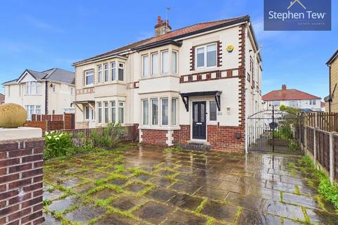 3 bed property, in Cleveleys Avenue, £200,000