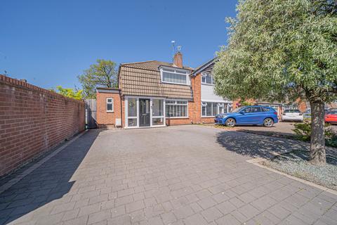 3 bed property, in Bellamy Farm Road, £440,000
