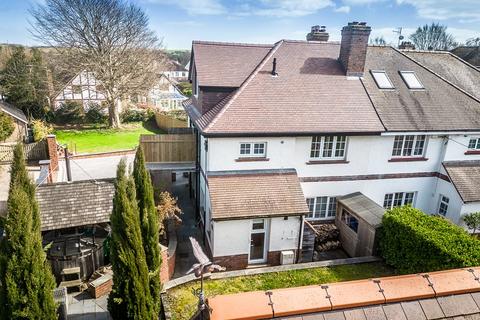 2 bed property, in East Budleigh Road, £495,000
