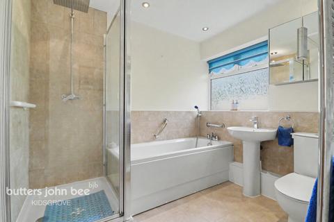 2 bed property, in St Martins Road, £280,000