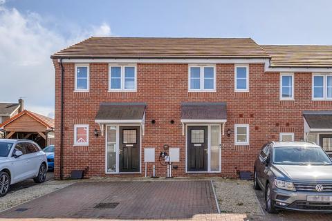 2 bed property, in Tedder Gardens, £240,000