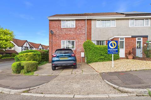 3 bed property, in Rutland Close, £349,950