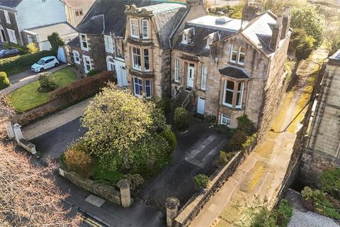 5 bed property, in Pitt Terrace, £575,000