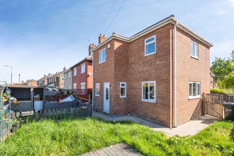 3 bed property, in Marshland Road, £125,000