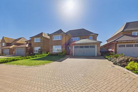 4 bed property, in Raven Gardens, £600,000