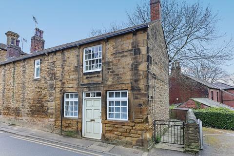 3 bed property, in Commercial Street, £240,000