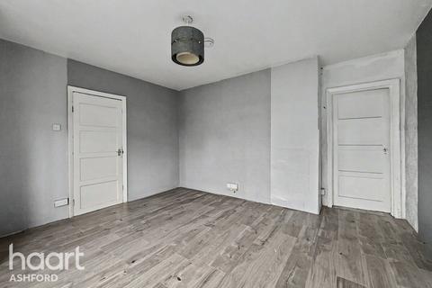 3 bed property, in Abbots Road, £320,000