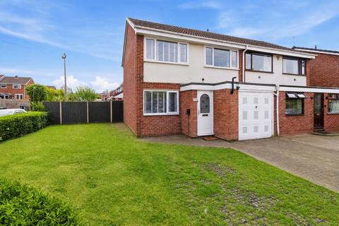 3 bed property, in Longfellow Road, £300,000