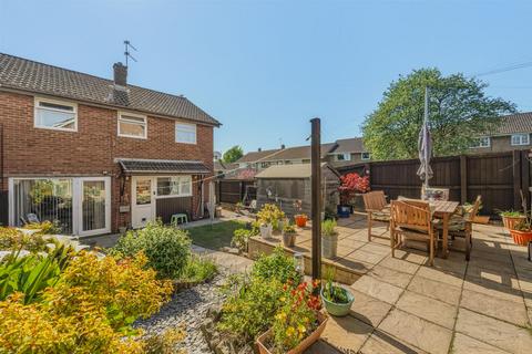 4 bed property, in Dinas Path, £210,000