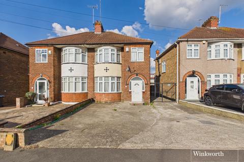 3 bed property, in St. Georges Avenue, £595,000