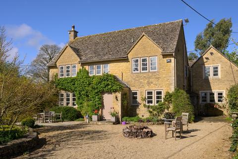 4 bed property, in Farmington, £2,000,000