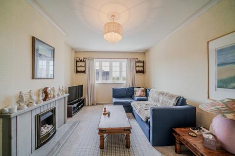 1 bed property, in Preston Road, £225,000