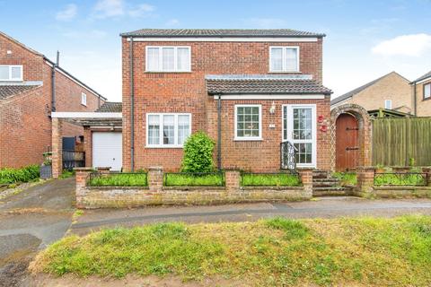 4 bed property, in Waveney Road, £240,000