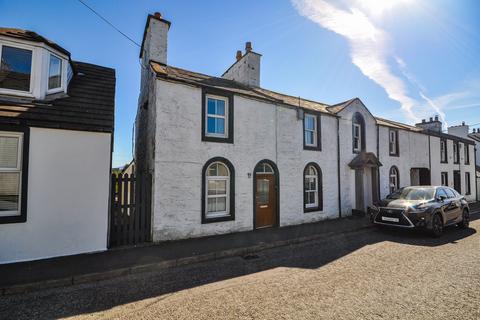 2 bed property, in Main Street, £90,000