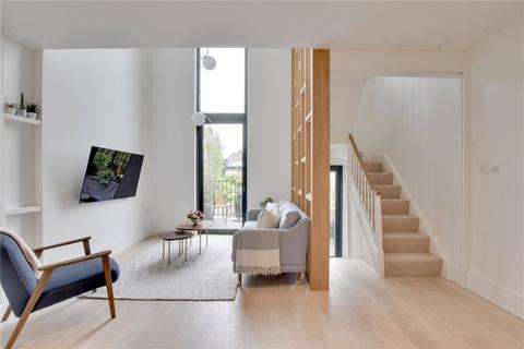 4 bed property, in Maidenstone Hill, £1,800,000