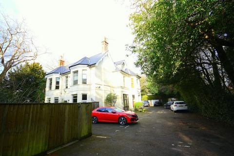 1 bed property, in Dean Park Road, £80,000