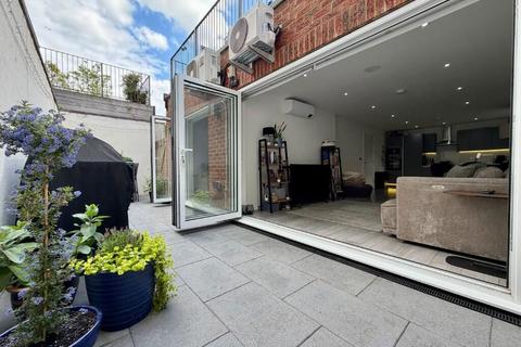 3 bed property, in South Drive, £400,000