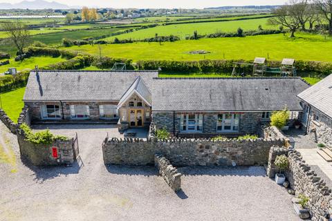 4 bed property, in Llanfairpwllgwyngyll LL61, £600,000