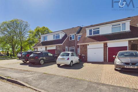 4 bed property, in Woburn Close, £350,000