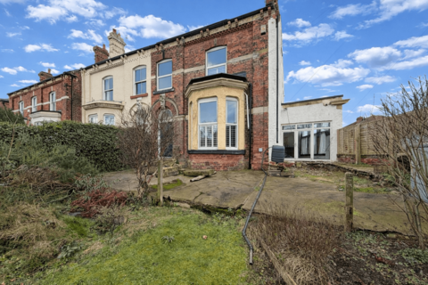 6 bed property, in Lidgett Lane, £475,000
