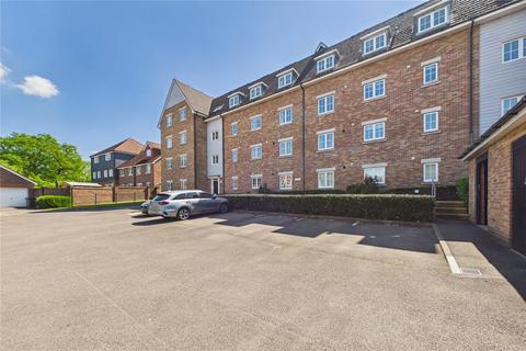 2 bed property, in Richards Field, £190,000