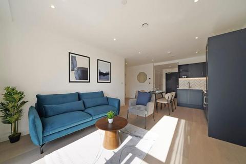 1 bed property, in Brookline Building, £440,000