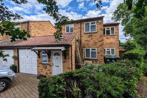 4 bed property, in Chambersbury Lane, £615,000