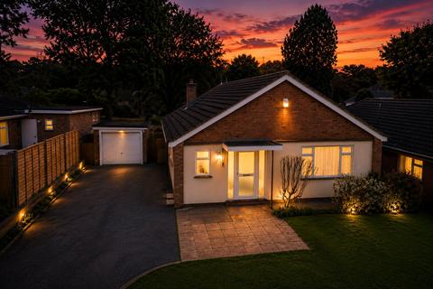3 bed property, in Highclere, £600,000