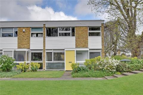 3 bed property, in The Plantation, £775,000