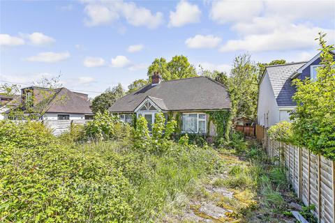 2 bed property, in Shipbourne Road, £325,000