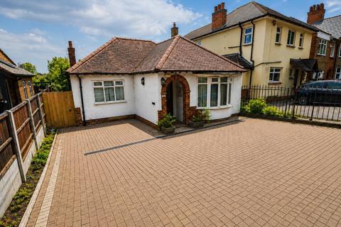 4 bed property, in Hayway, £300,000
