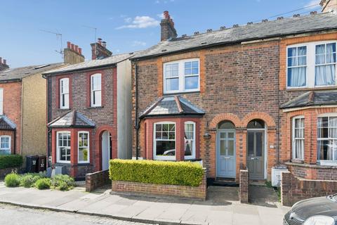 3 bed property, in Warwick Road, £865,000