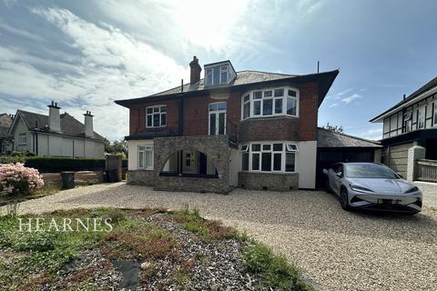1 bed property, in Queens Park South Drive, £220,000