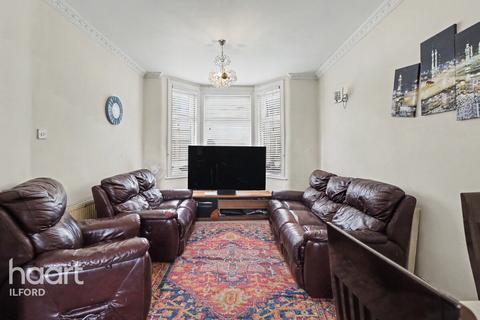 3 bed property, in Paget Road, £475,000