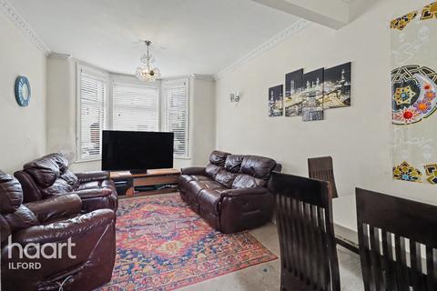 3 bed property, in Paget Road, £475,000