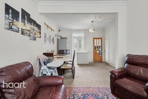3 bed property, in Paget Road, £475,000