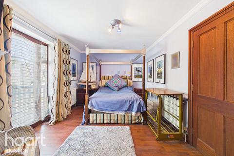 4 bed property, in St Michaels Hill, £700,000