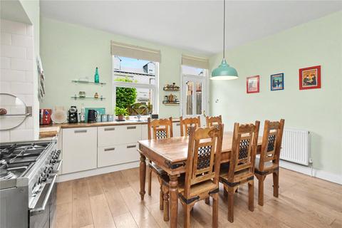 3 bed property, in Heathfield Terrace, £400,000