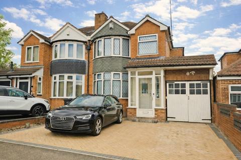 3 bed property, in Morestead Avenue, £310,000