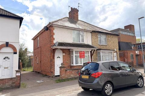 2 bed property, in Bassett Street, £210,000