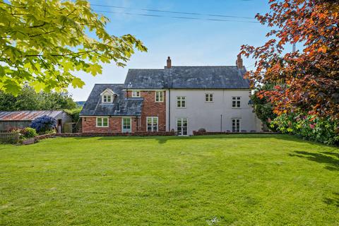 5 bed property, in Hereford HR4, £650,000