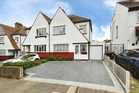 3 bed property, in Marlborough Road, £475,000