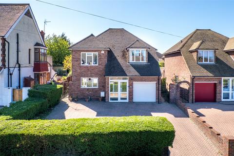 4 bed property, in Kings Drive, £650,000