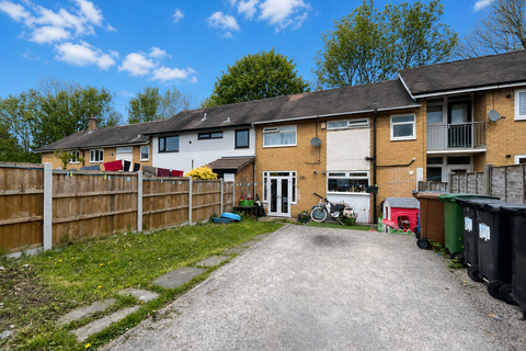 3 bed property, in Avon Bank, £190,000