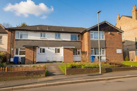 1 bed property, in 4 Orchard Court, £165,000