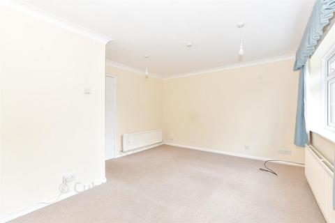 2 bed property, in Brook Gardens, £300,000