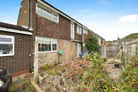 3 bed property, in Eastfield Road, £200,000